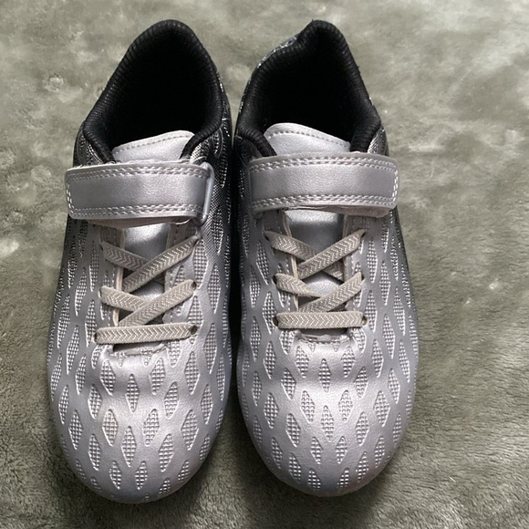 Kids' Silver and Black Athletic Cleats - Picture 2 of 5